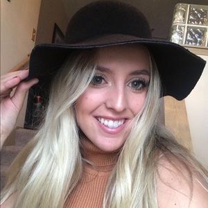 Meet your Posher, Courtney